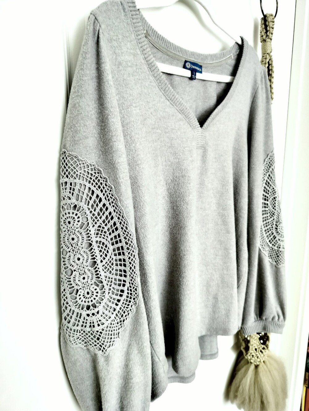 Democracy Women's L Gray V-Neck Sweater Crochet Lace Sleeve Medallion Size - Picture 1 of 8